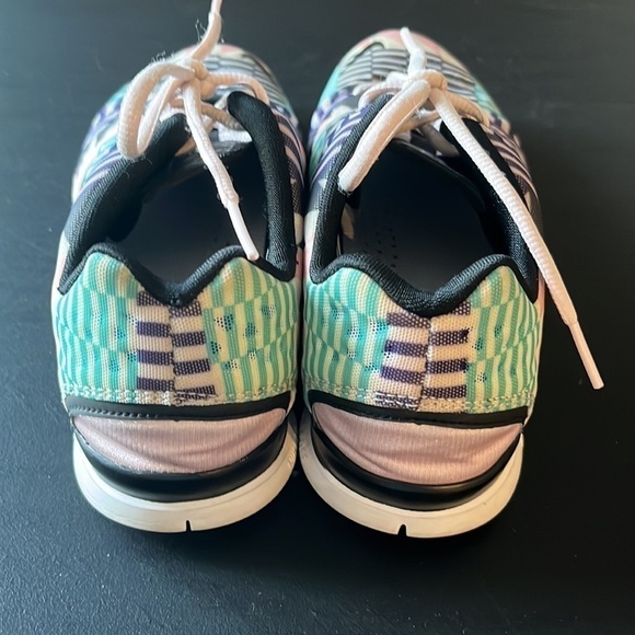 Women’s Nike Free sneakers, size 6.5, teal pink black stripes - Picture 3 of 5